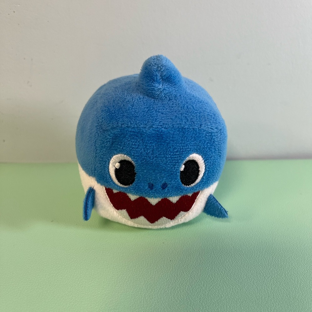 WowWee Pinkfong Baby Shark Official Song Blue Cube, Kids Daddy Shark plush Toy